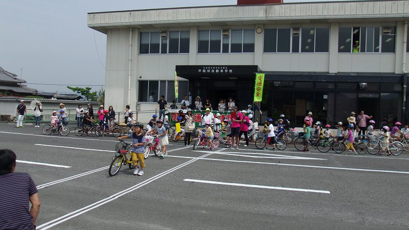 写真3 | 2015年06月14日 第22回御幸学区親子交通安全研修 | 芦田川自動車学校